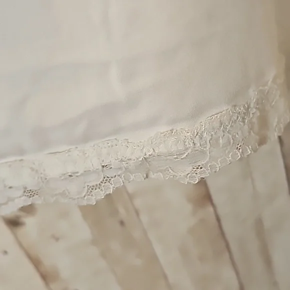 ❄️B7❤️🔹️White Lace Trim Cami - Picture 2 of 4